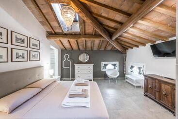 تختخواب و صبحانه La Casa Di Valeria   Modena