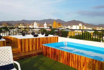 هتل Parque De Los Novios Inn