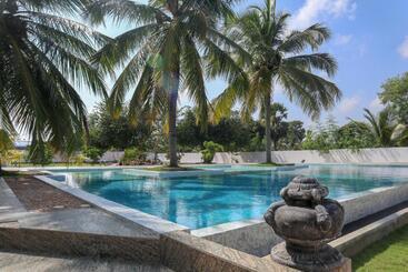 هتل Reddalf S Holiday Resorts