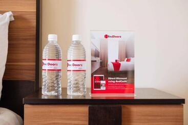 هتل Reddoorz @ Eros Travellers Pensione