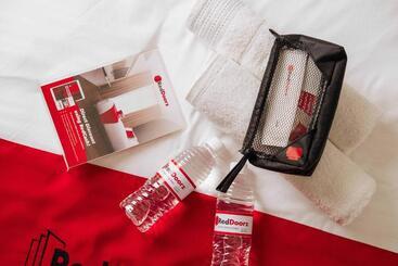 هتل Reddoorz @ Eros Travellers Pensione