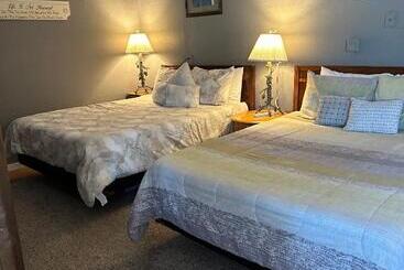 ホテル Salmon River Inn