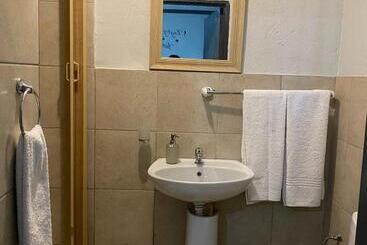 پانسیون Liam Travel Inn