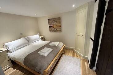 Swan House Tea Room And Bed & Breakfast