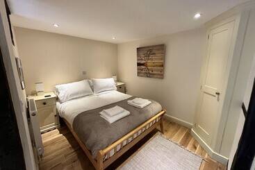 Swan House Tea Room And Bed & Breakfast