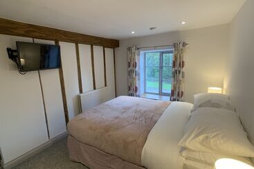 Swan House Tea Room And Bed & Breakfast