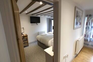 Swan House Tea Room And Bed & Breakfast