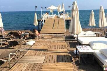 Grand Niki Hotel & Spa