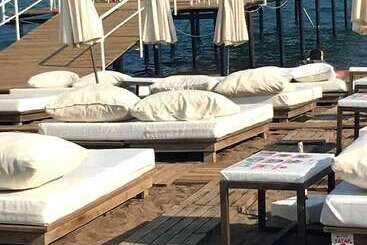 Grand Niki Hotel & Spa