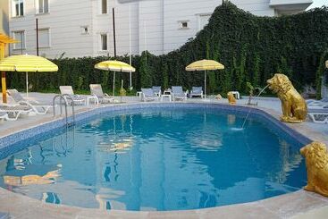 Grand Niki Hotel & Spa