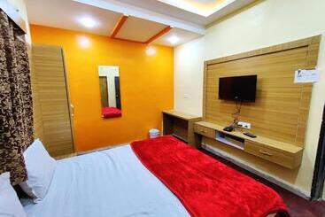 هتل Family Inn Foreign Guest Only