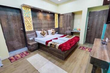 هتل Family Inn Foreign Guest Only