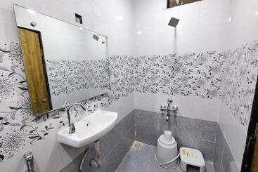 هتل Family Inn Foreign Guest Only