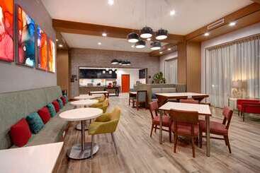 هتل Hampton Inn & Suites Ontario Rancho Cucamonga