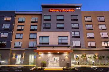 هتل Hampton Inn & Suites Ontario Rancho Cucamonga
