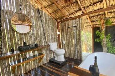 هتل Nuscaa Boutique Tree House & Spa