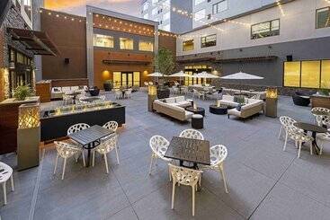 هتل Springhill Suites By Marriott Colorado Springs Downtown