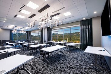 هتل Springhill Suites By Marriott Colorado Springs Downtown