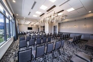هتل Springhill Suites By Marriott Colorado Springs Downtown