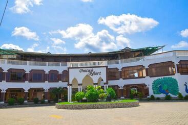هتل White Peacock Resort Mtwapa