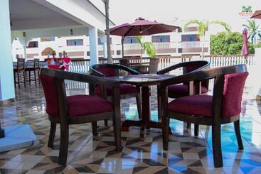 هتل White Peacock Resort Mtwapa