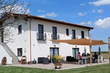 پانسیون Agriturismo Casale Lisalola