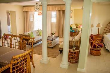 پانسیون The Whytehouse Villa