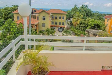 پانسیون The Whytehouse Villa