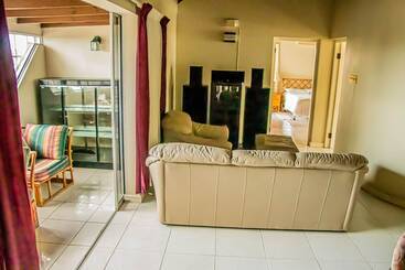 پانسیون The Whytehouse Villa