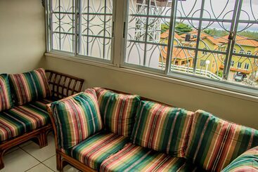 پانسیون The Whytehouse Villa