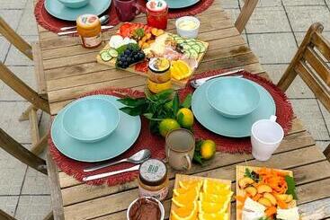 تختخواب و صبحانه The Far End Surf House   Breakfast Included Eco Surf Villa  5 Km From Beach