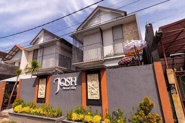 پانسیون Josh Guest House