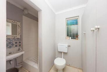 پانسیون Sarah S Place Heatherlands,george