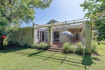 پانسیون Sarah S Place  Heatherlands,george