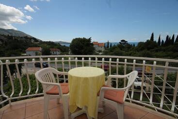 هتل Apartments And Rooms With Parking Space Mlini, Dubrovnik   8835
