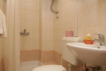 هتل Apartments And Rooms With Parking Space Mlini, Dubrovnik   8835