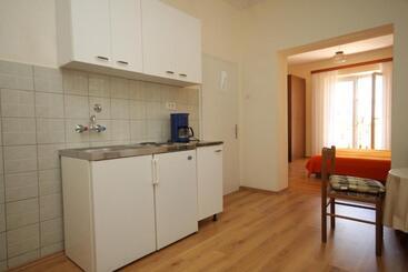 هتل Apartments And Rooms With Parking Space Mlini, Dubrovnik   8835