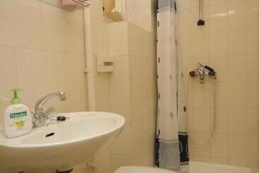 هتل Apartments And Rooms With Parking Space Mlini, Dubrovnik   8835