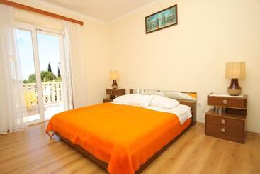 هتل Apartments And Rooms With Parking Space Mlini, Dubrovnik   8835