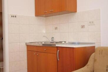 هتل Apartments And Rooms With Parking Space Mlini, Dubrovnik   8835