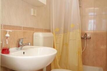 هتل Apartments And Rooms With Parking Space Mlini, Dubrovnik   8835
