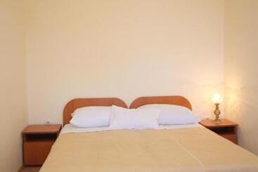 هتل Apartments And Rooms With Parking Space Mlini, Dubrovnik   8835