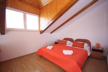 هتل Apartments And Rooms With Parking Space Mlini, Dubrovnik   8835