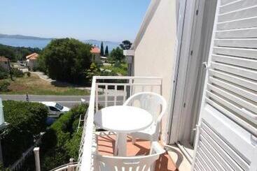 هتل Apartments And Rooms With Parking Space Mlini, Dubrovnik   8835