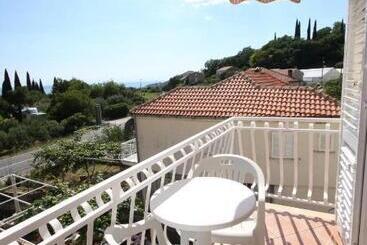 هتل Apartments And Rooms With Parking Space Mlini, Dubrovnik   8835