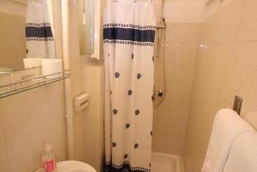 هتل Apartments And Rooms With Parking Space Mlini, Dubrovnik   8835