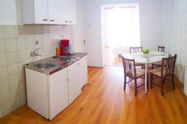 هتل Apartments And Rooms With Parking Space Mlini, Dubrovnik   8835