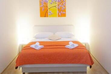 هتل Apartments And Rooms With Parking Space Mlini, Dubrovnik   8835