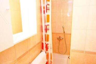 هتل Apartments And Rooms With Parking Space Mlini, Dubrovnik   8835