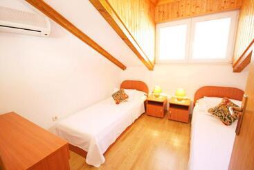 هتل Apartments And Rooms With Parking Space Mlini, Dubrovnik   8835